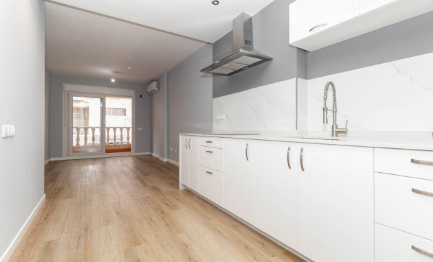 Apartment - Resale - Torrevieja - SHL--71873