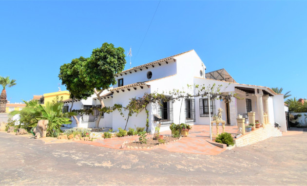 Detached Villa - Herverkoop - Orihuela Costa - 57230