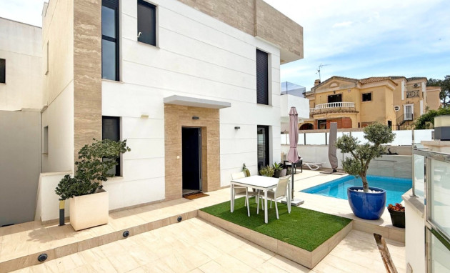 Detached Villa - Herverkoop - Orihuela Costa - Villamartin