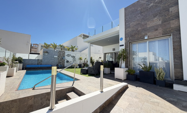Detached Villa - Herverkoop - Orihuela Costa - Villamartin