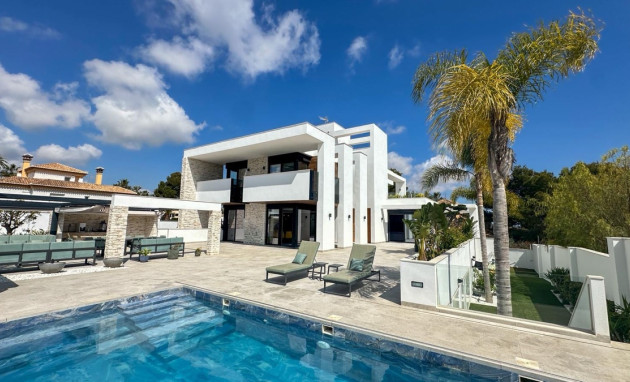 Detached Villa - Herverkoop - Orihuela Costa - Villamartin