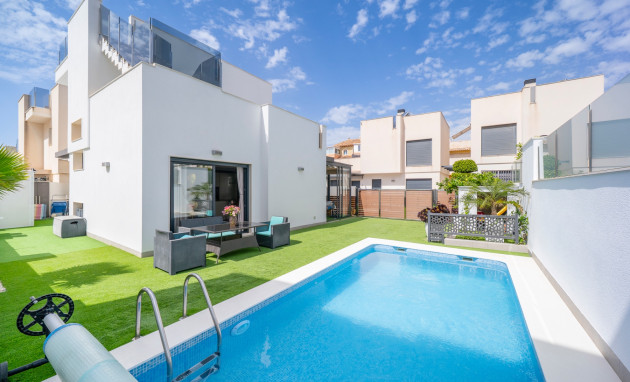 Detached Villa - Herverkoop - Torrevieja - Aguas Nuevas