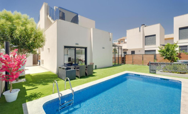 Detached Villa - Revente - Torrevieja - Aguas Nuevas