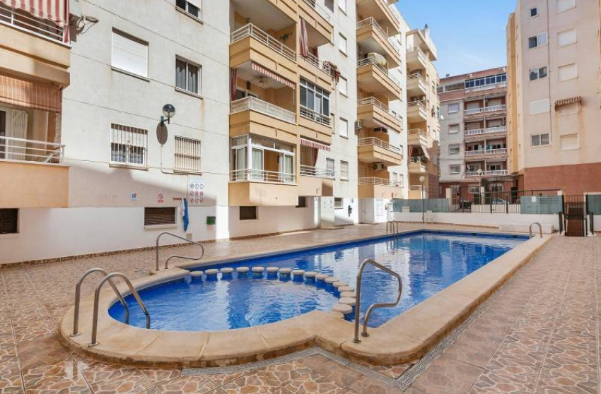 Herverkoop - Apartment - Torrevieja - Estacion de autobuses