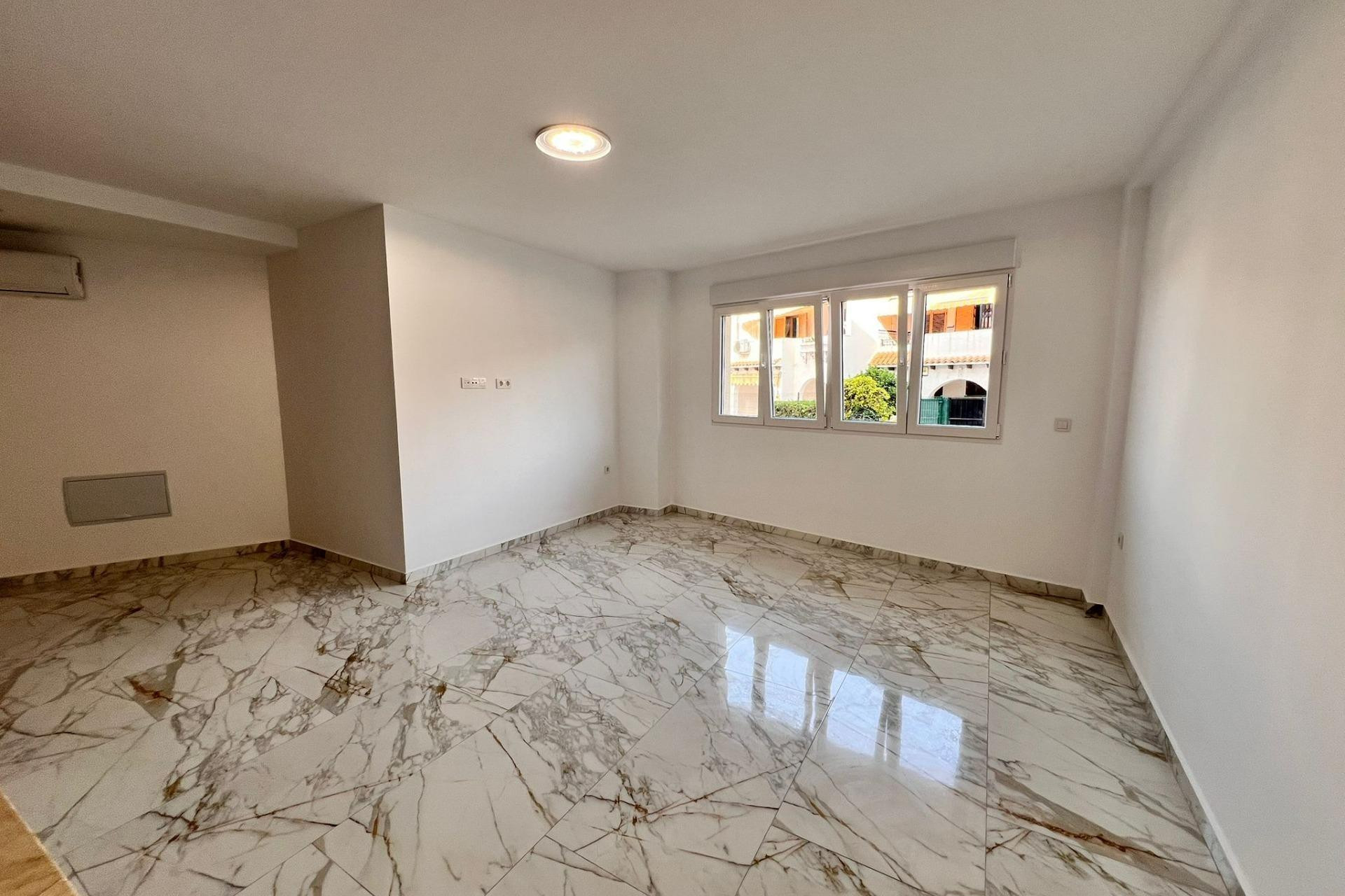 Herverkoop - Apartment - Torrevieja - Estacion de autobuses