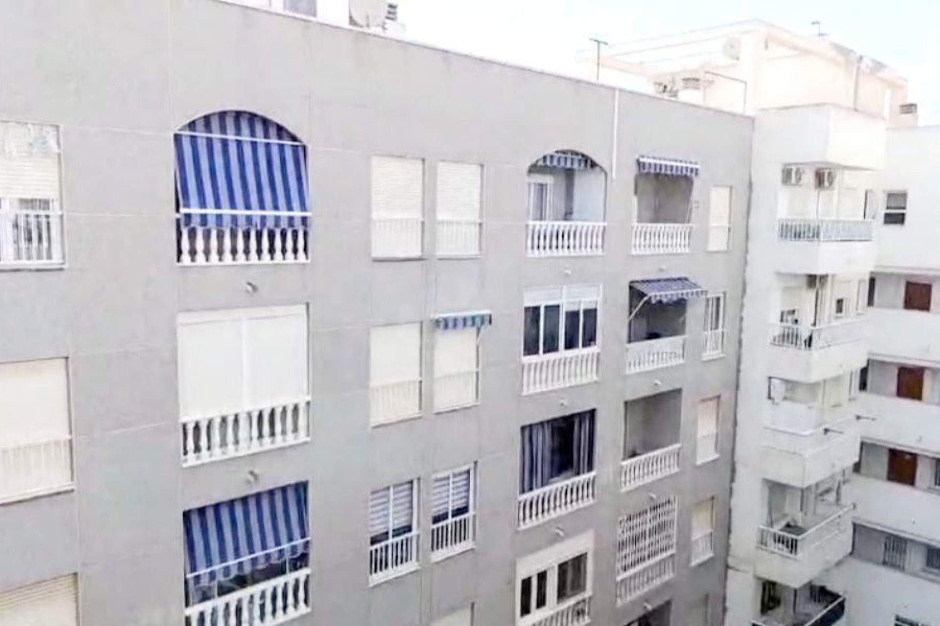 Herverkoop - Apartment - Torrevieja - Estacion de autobuses