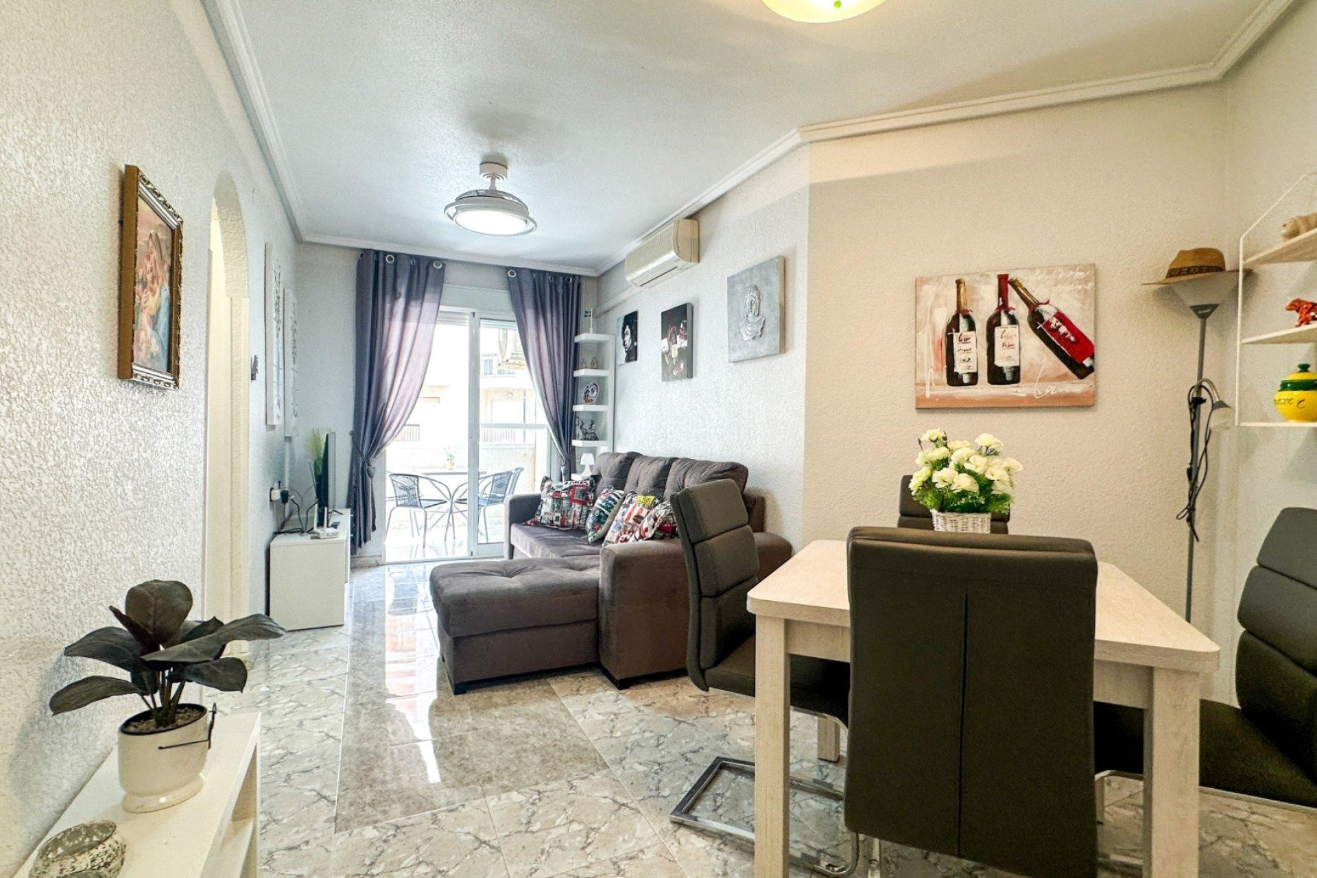 Herverkoop - Apartment - Torrevieja - Estacion de autobuses