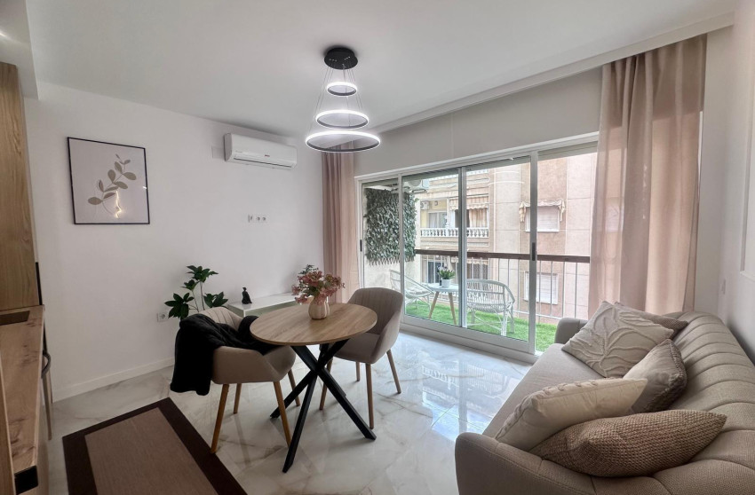 Herverkoop - Apartment - Torrevieja - Estacion de autobuses