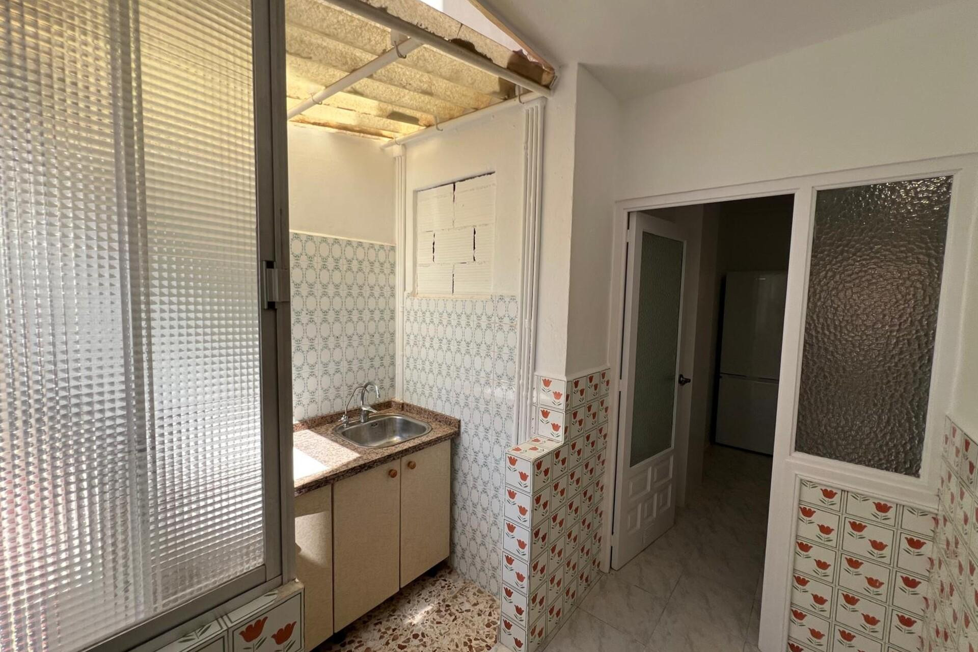 Herverkoop - Apartment - Torrevieja - Estacion de autobuses
