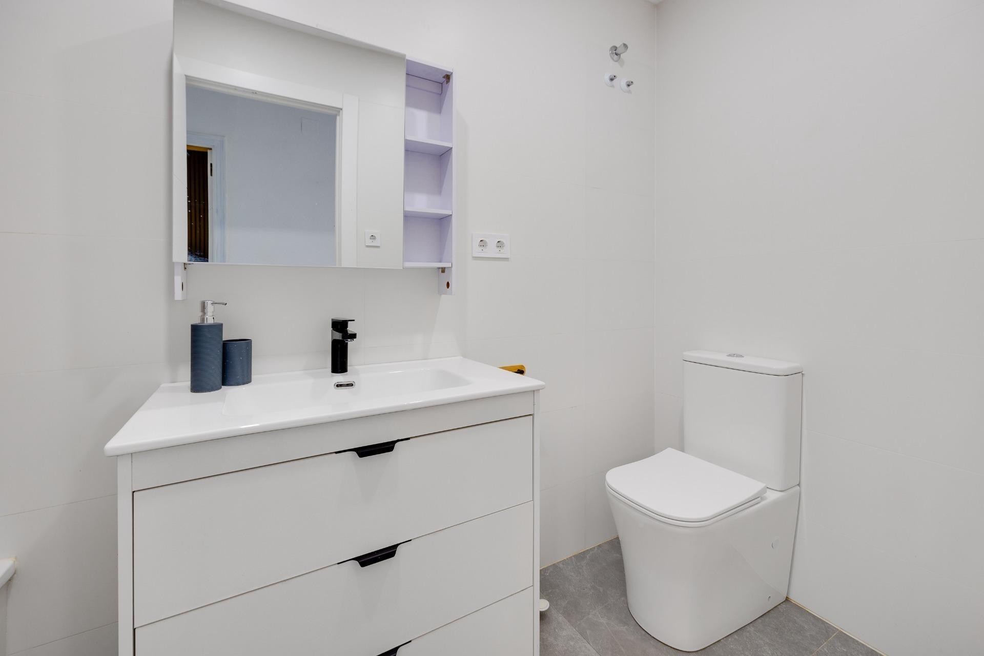 Herverkoop - Apartment - Torrevieja - Estacion de autobuses