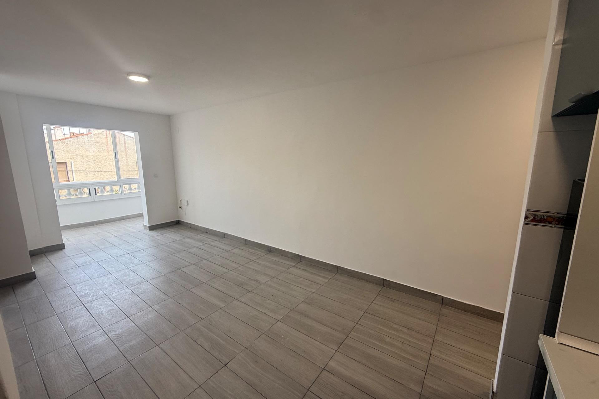 Herverkoop - Apartment - Torrevieja - Estacion de autobuses