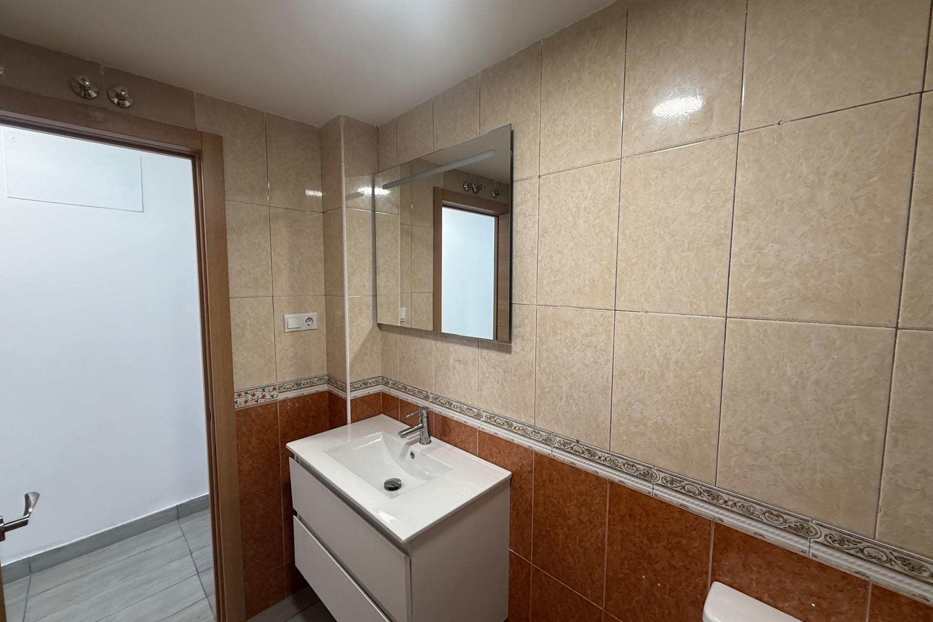 Herverkoop - Apartment - Torrevieja - Estacion de autobuses