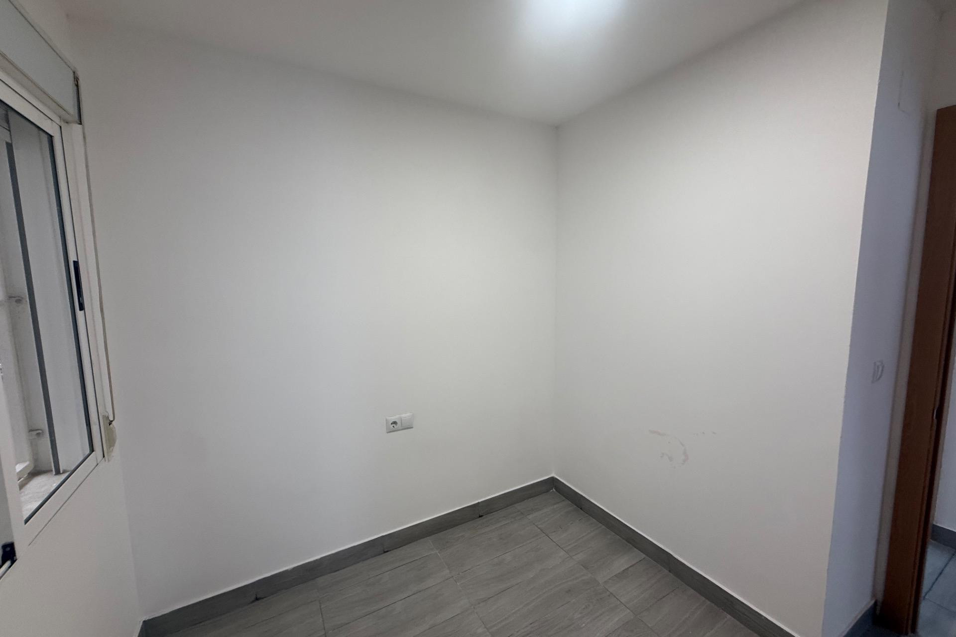 Herverkoop - Apartment - Torrevieja - Estacion de autobuses