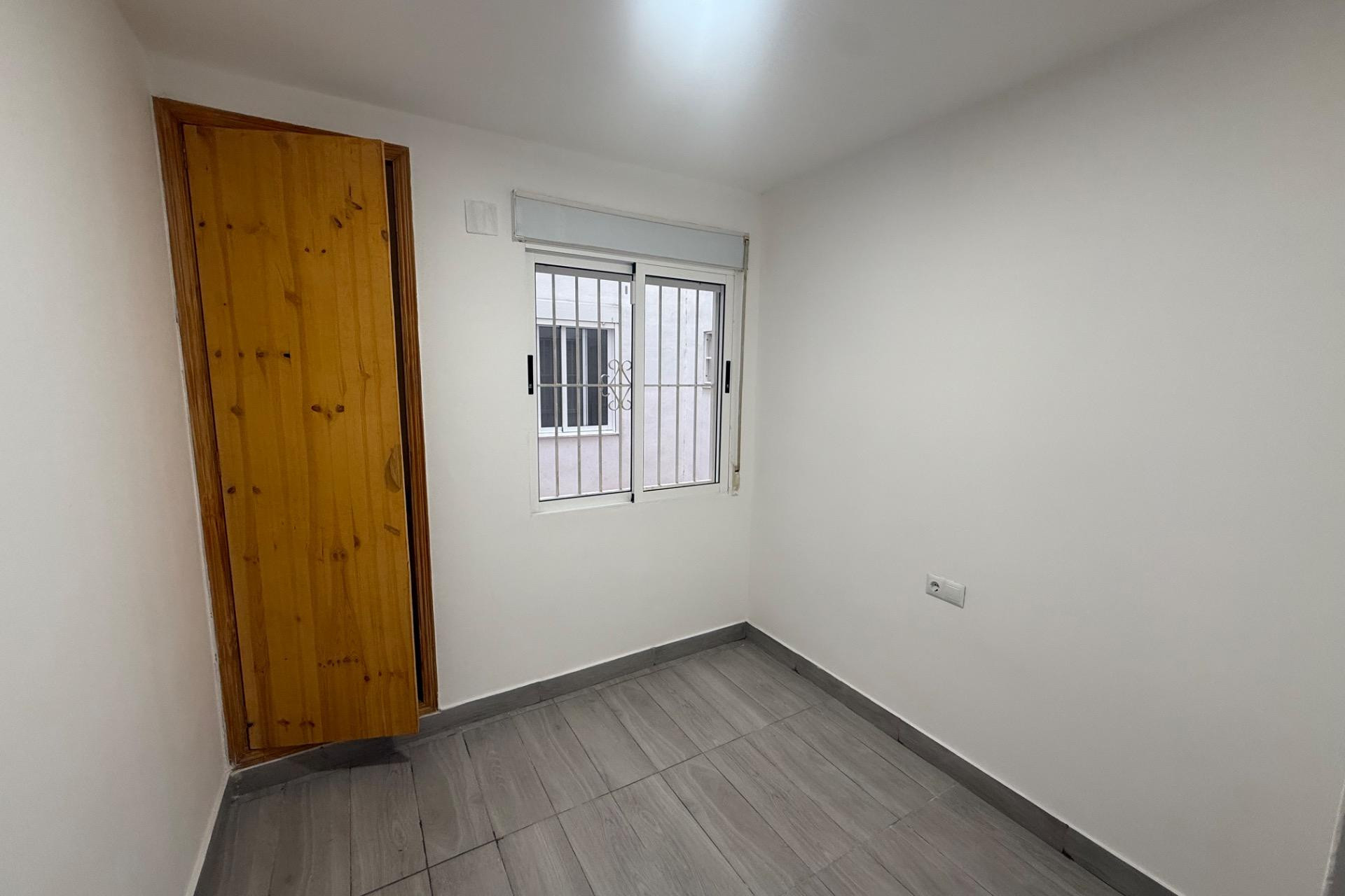 Herverkoop - Apartment - Torrevieja - Estacion de autobuses