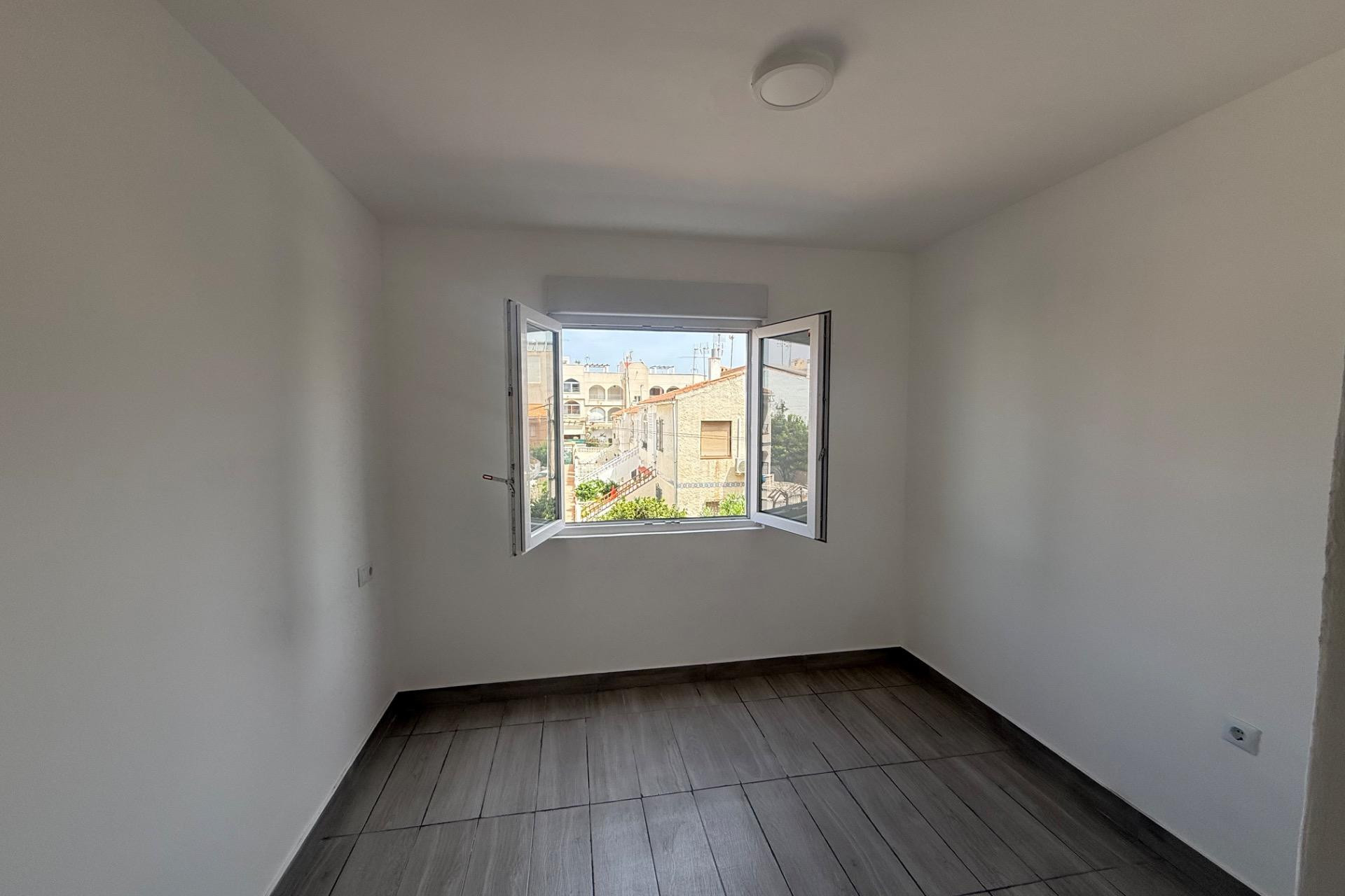 Herverkoop - Apartment - Torrevieja - Estacion de autobuses