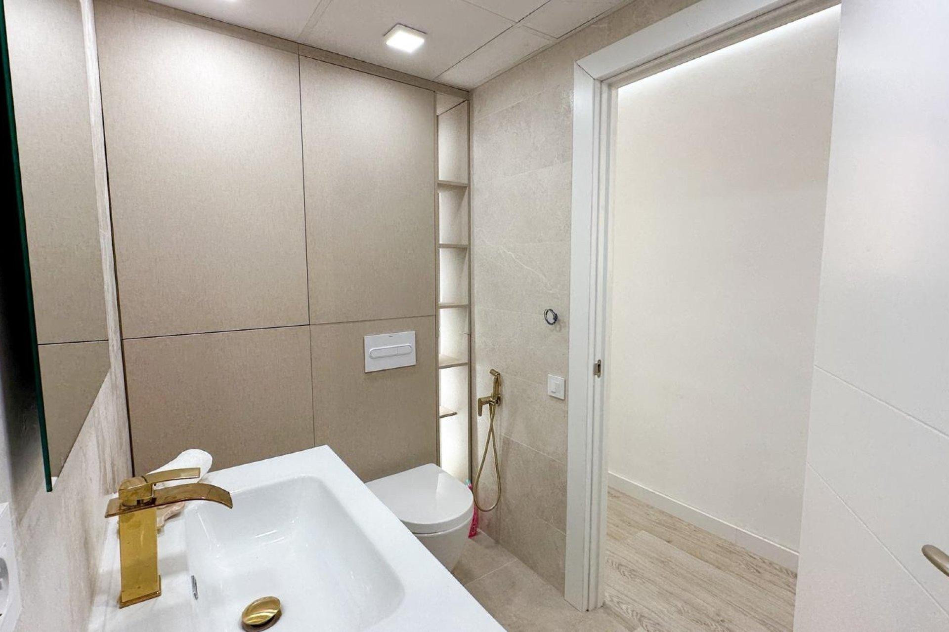 Herverkoop - Apartment - Torrevieja - Playa de los Naufragos