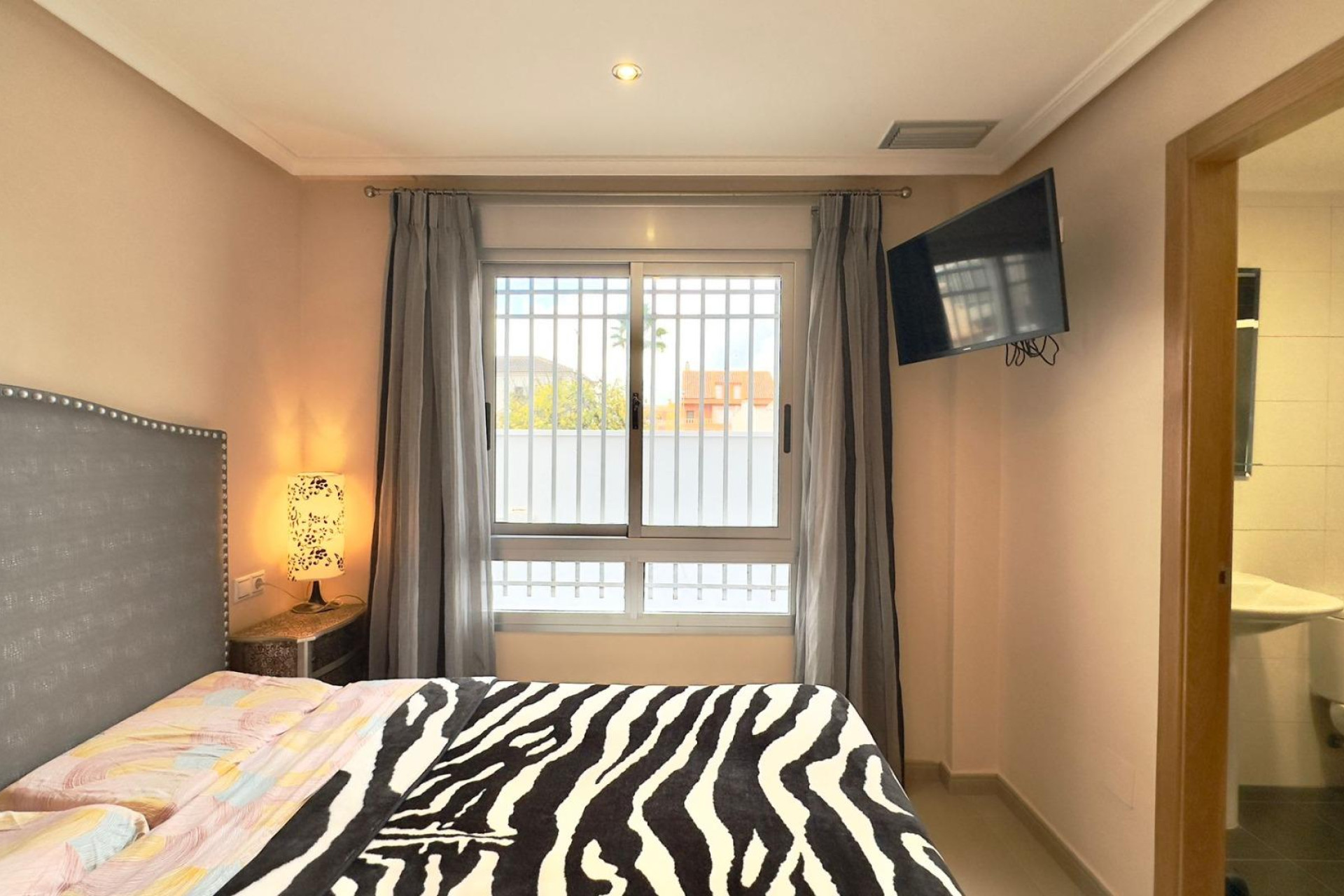 Herverkoop - Building - Torrevieja - Playa del cura