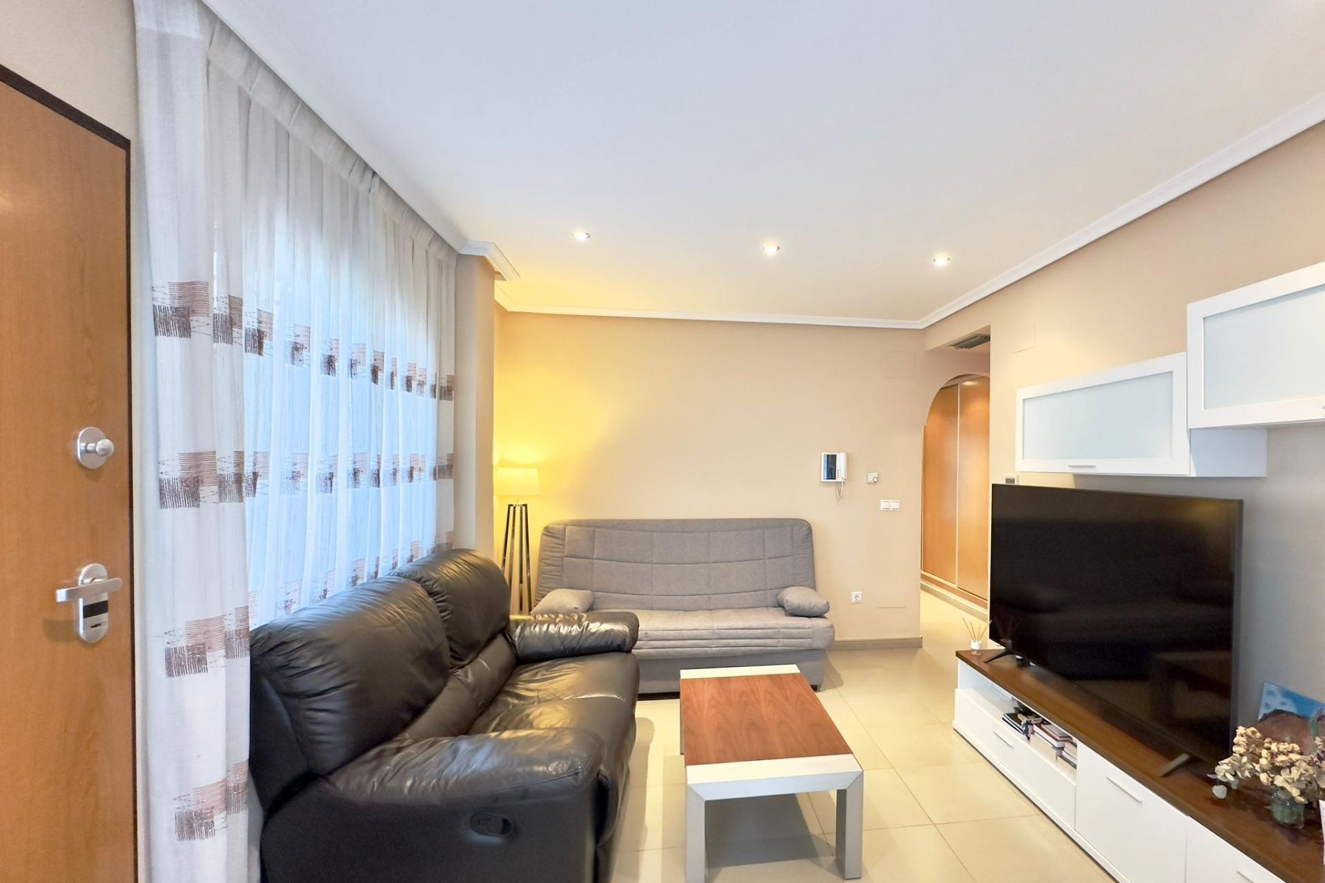 Herverkoop - Building - Torrevieja - Playa del cura