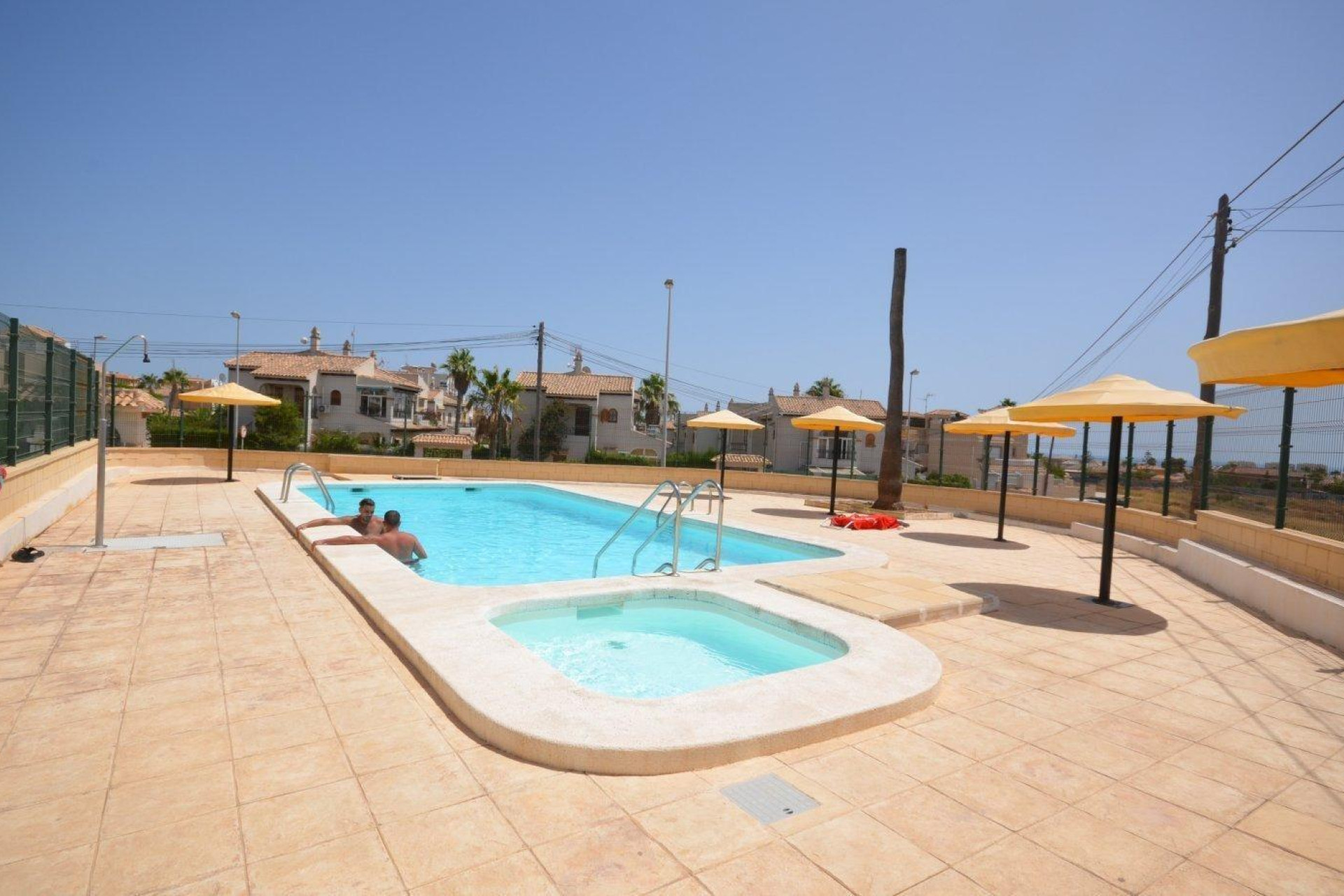 Herverkoop - Bungalow - Gelijkvloers - Torrevieja - Aguas nuevas 2