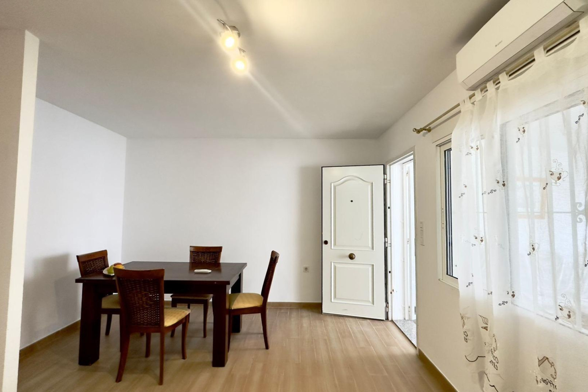 Herverkoop - Bungalow - Gelijkvloers - Torrevieja - Carrefour