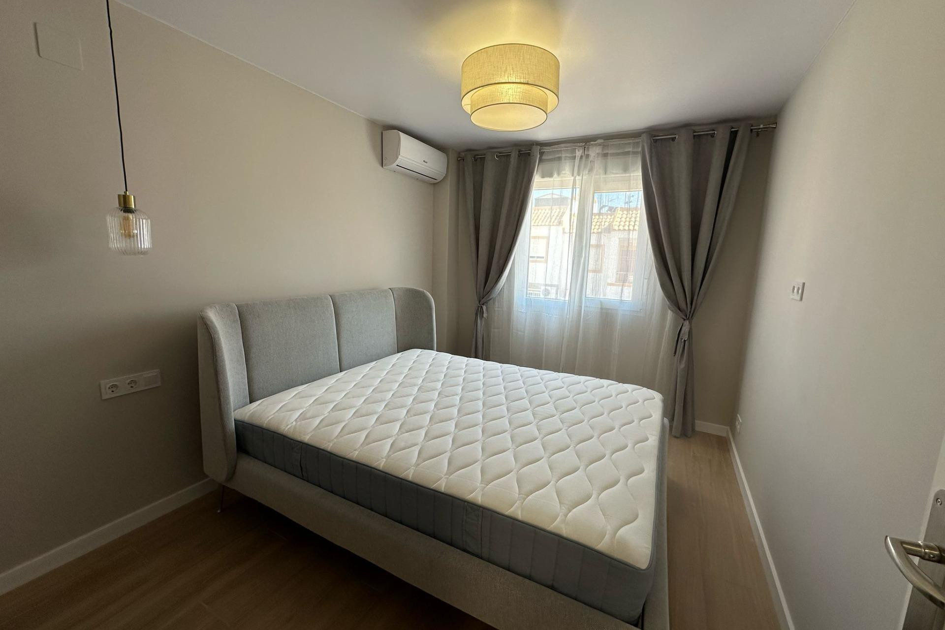 Herverkoop - Bungalow - Gelijkvloers - Torrevieja - Centro