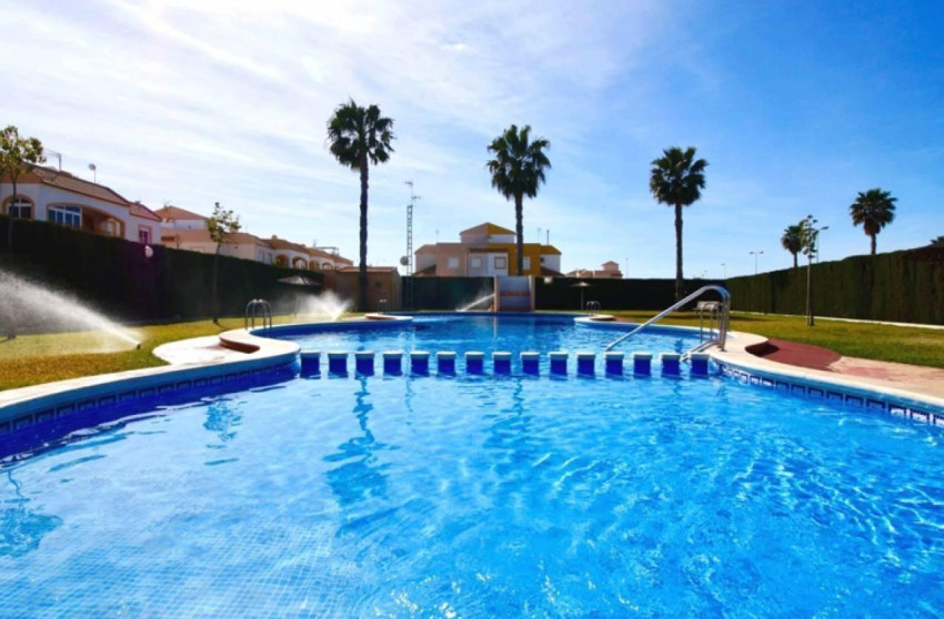 Herverkoop - Bungalow - Gelijkvloers - Torrevieja - La Siesta - El Salado - Torreta