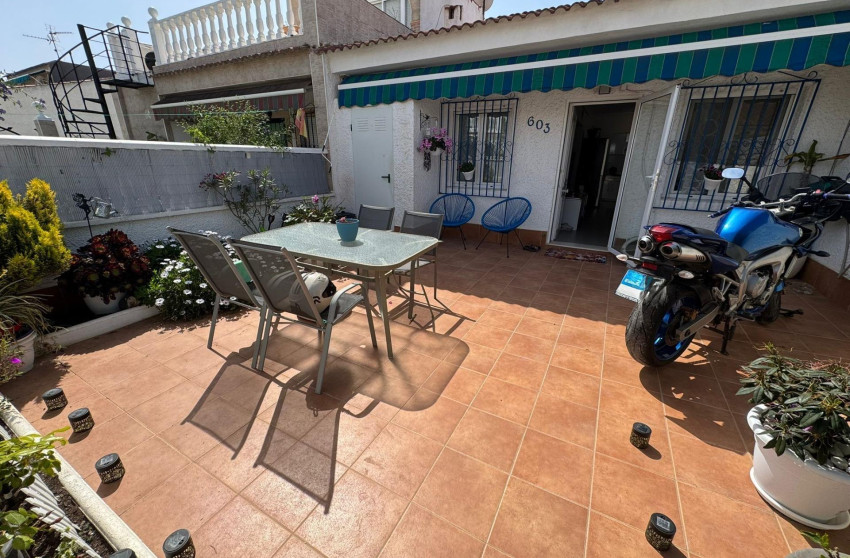 Herverkoop - Bungalow - Gelijkvloers - Torrevieja - La Siesta - El Salado - Torreta