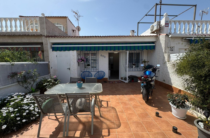 Herverkoop - Bungalow - Gelijkvloers - Torrevieja - La Siesta - El Salado - Torreta