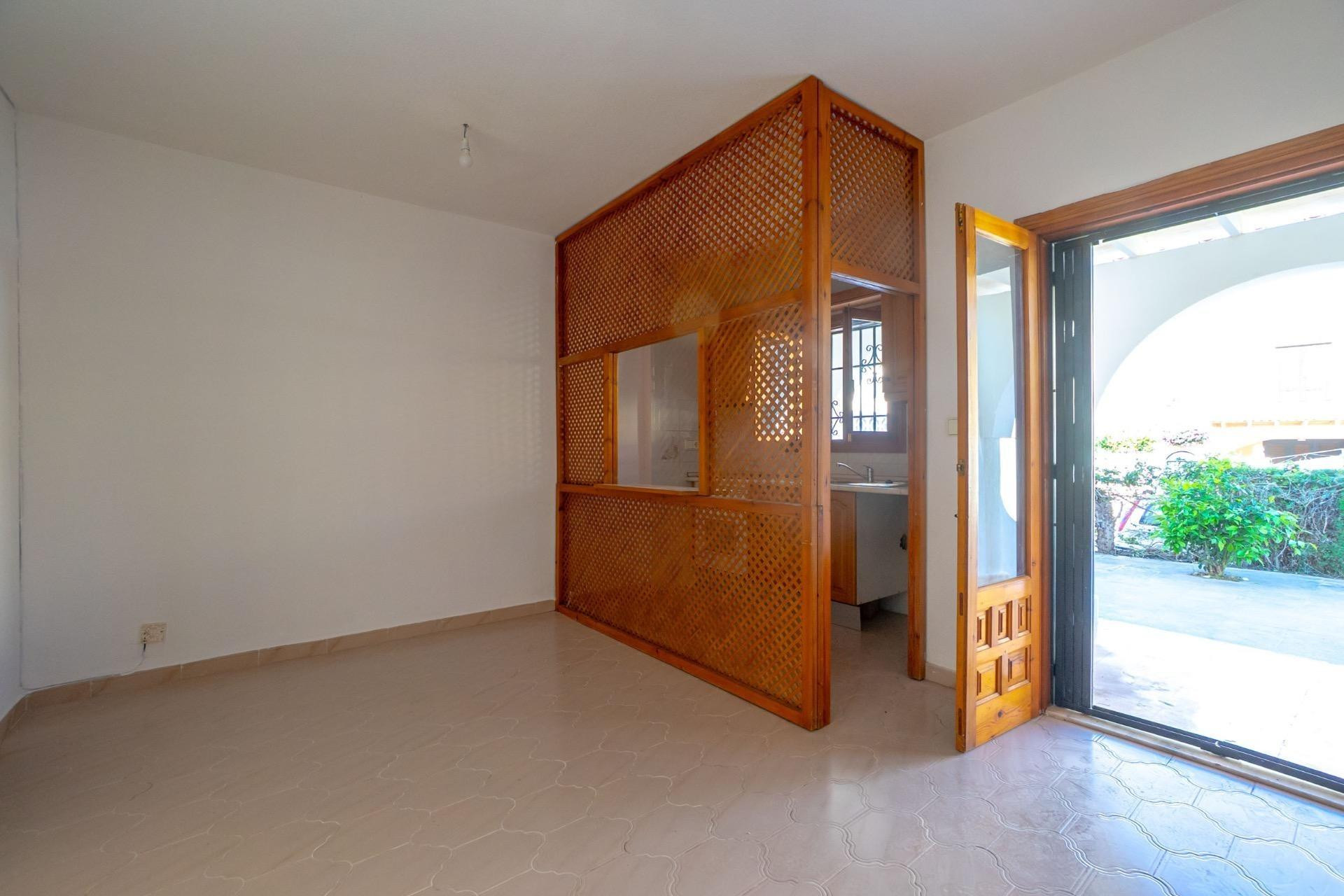 Herverkoop - Bungalow - Gelijkvloers - Torrevieja - La Siesta - El Salado - Torreta