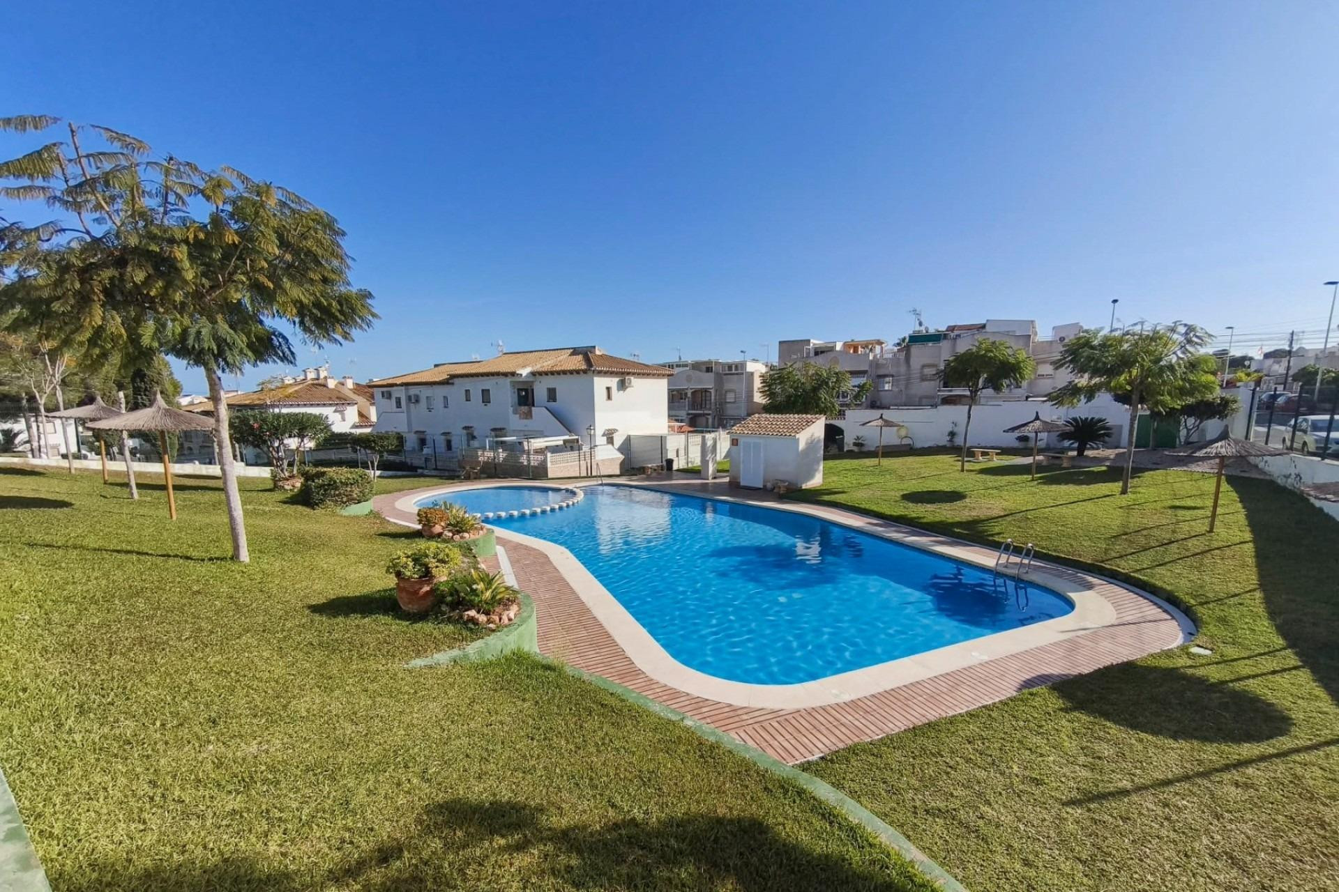 Herverkoop - Bungalow - Gelijkvloers - Torrevieja - Los balcones