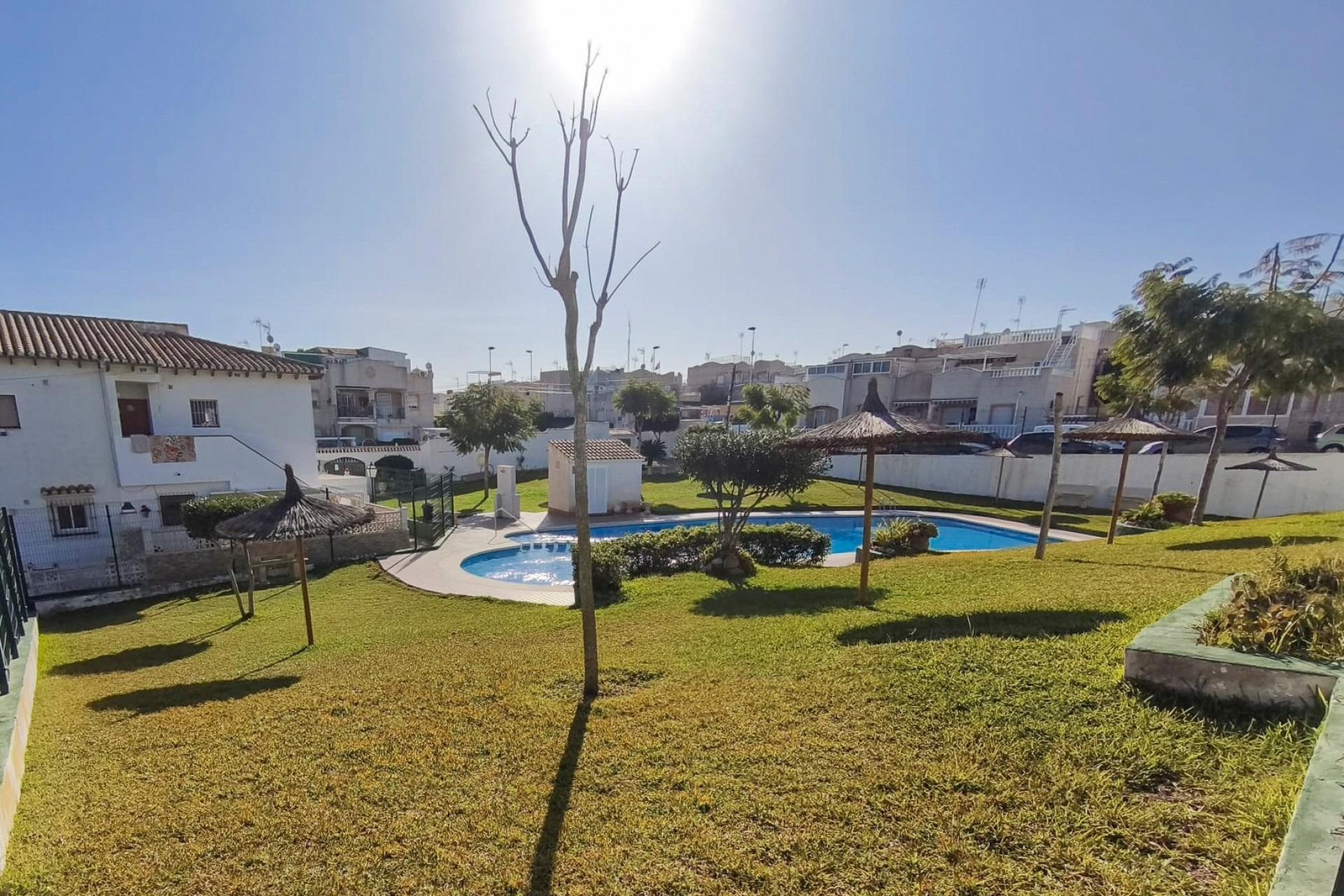 Herverkoop - Bungalow - Gelijkvloers - Torrevieja - Los balcones
