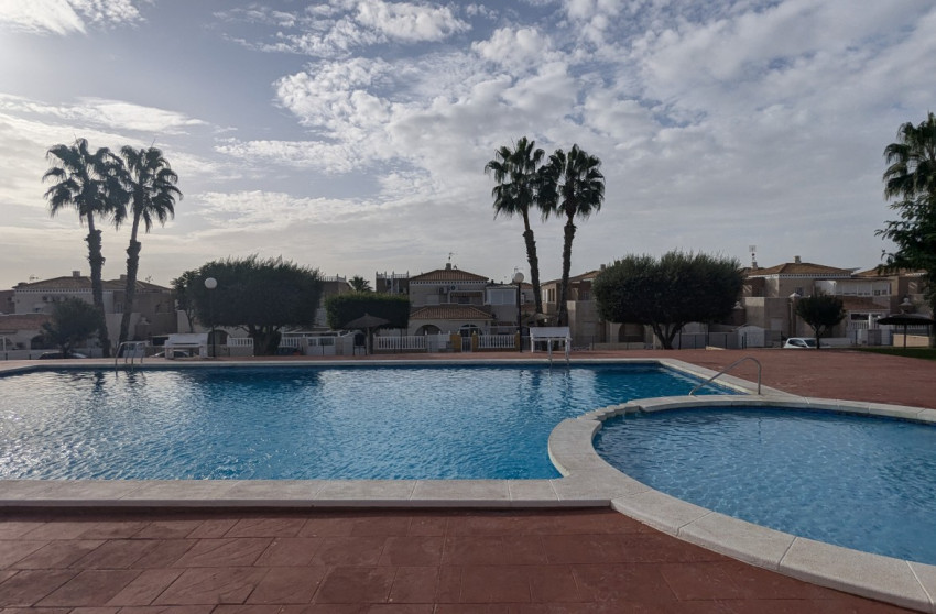 Herverkoop - Bungalow - Gelijkvloers - Torrevieja