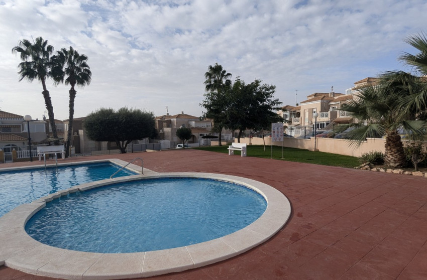 Herverkoop - Bungalow - Gelijkvloers - Torrevieja