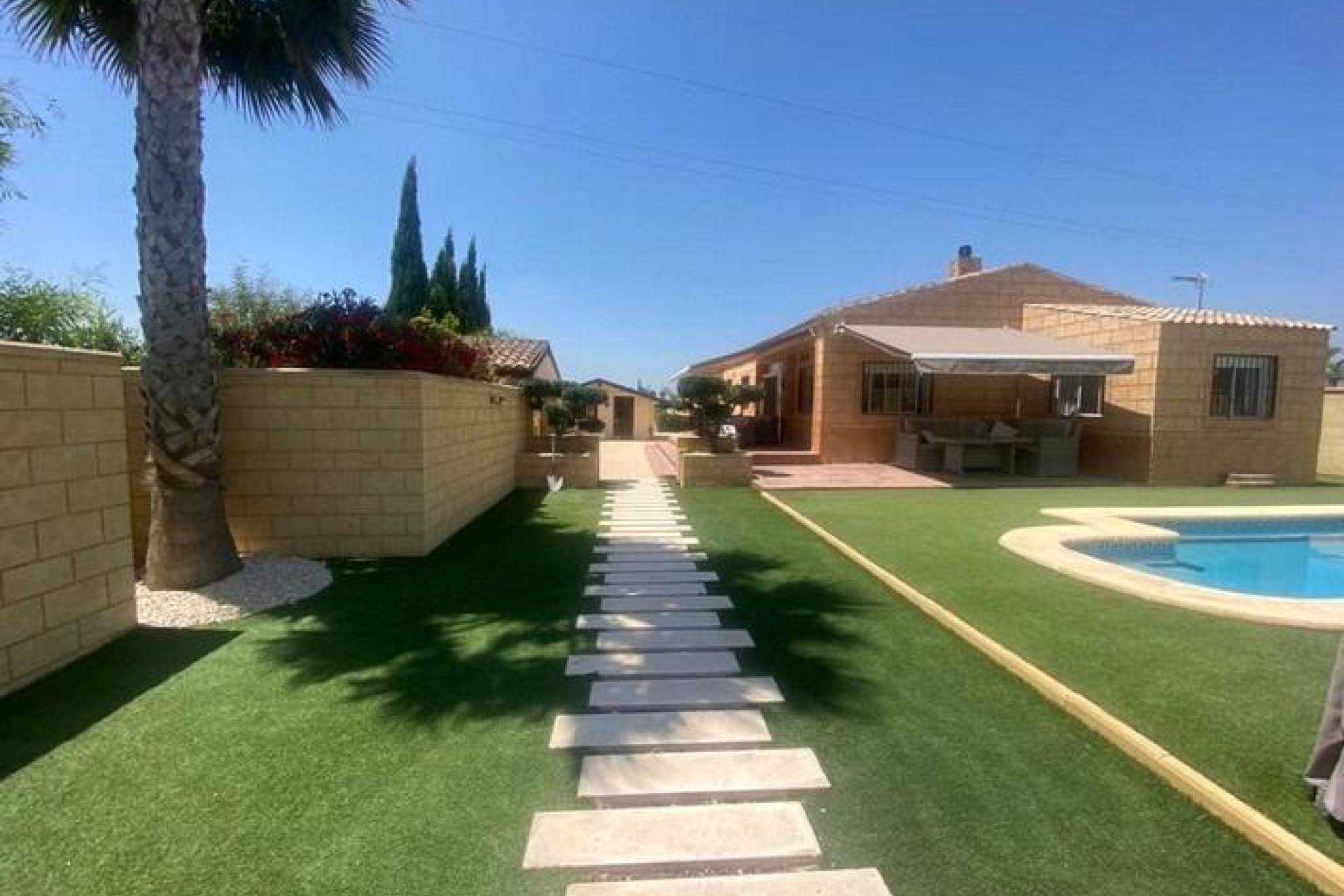 Herverkoop - Country Property - Albatera - Pueblo 11