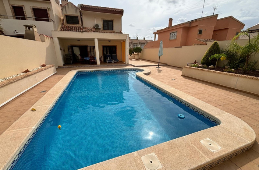 Herverkoop - Detached House / Villa - Torrevieja Centro - Torrevieja