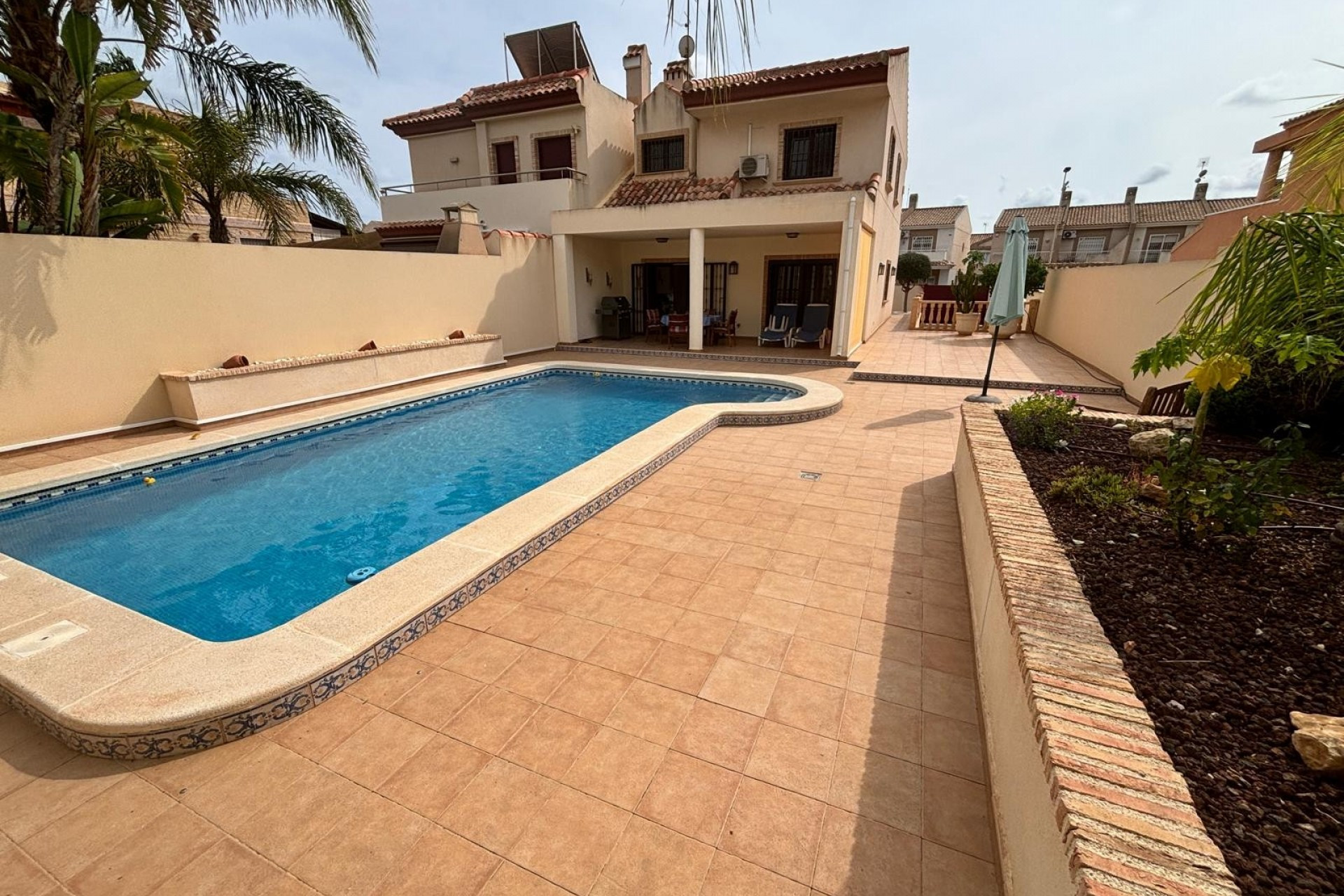 Herverkoop - Detached House / Villa - Torrevieja Centro - Torrevieja