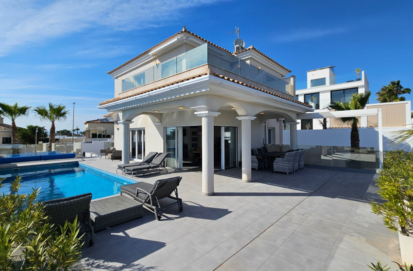 Herverkoop - Detached Villa - La Marina - La Marina - Urbanization