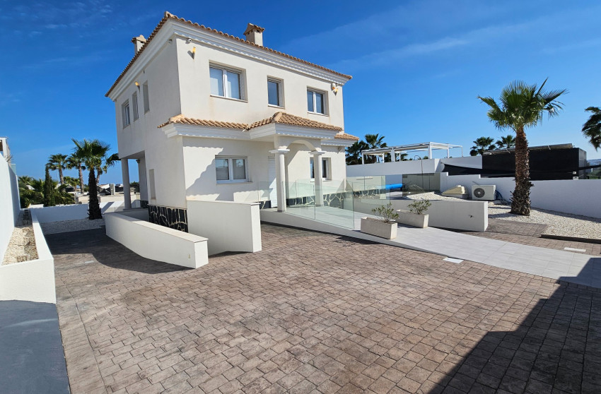 Herverkoop - Detached Villa - La Marina - La Marina - Urbanization