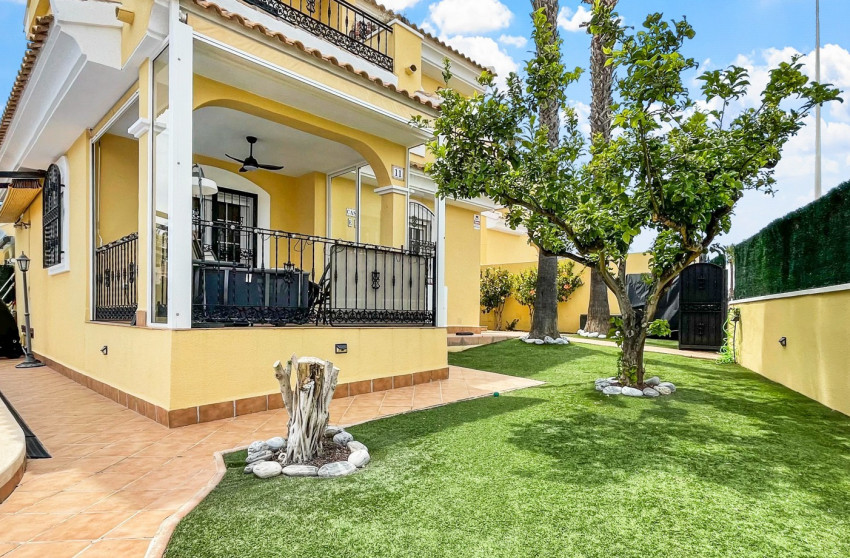 Herverkoop - Detached Villa - Orihuela Costa - Los Dolses