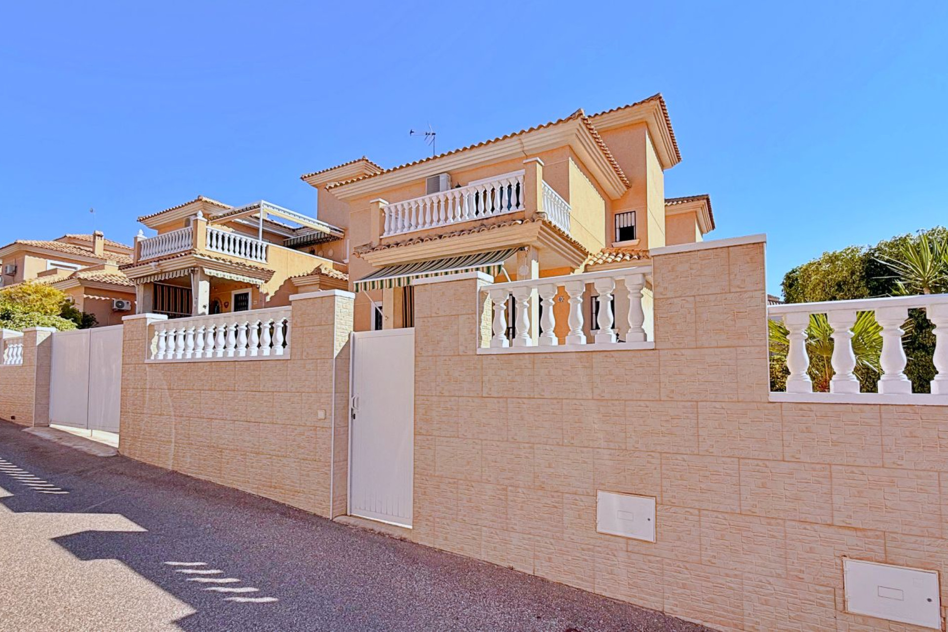 Herverkoop - Detached Villa - Orihuela Costa - Punta Prima