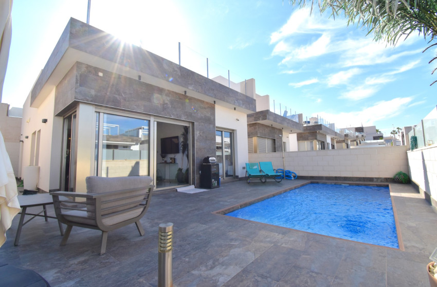 Herverkoop - Detached Villa - Orihuela Costa - Villamartin