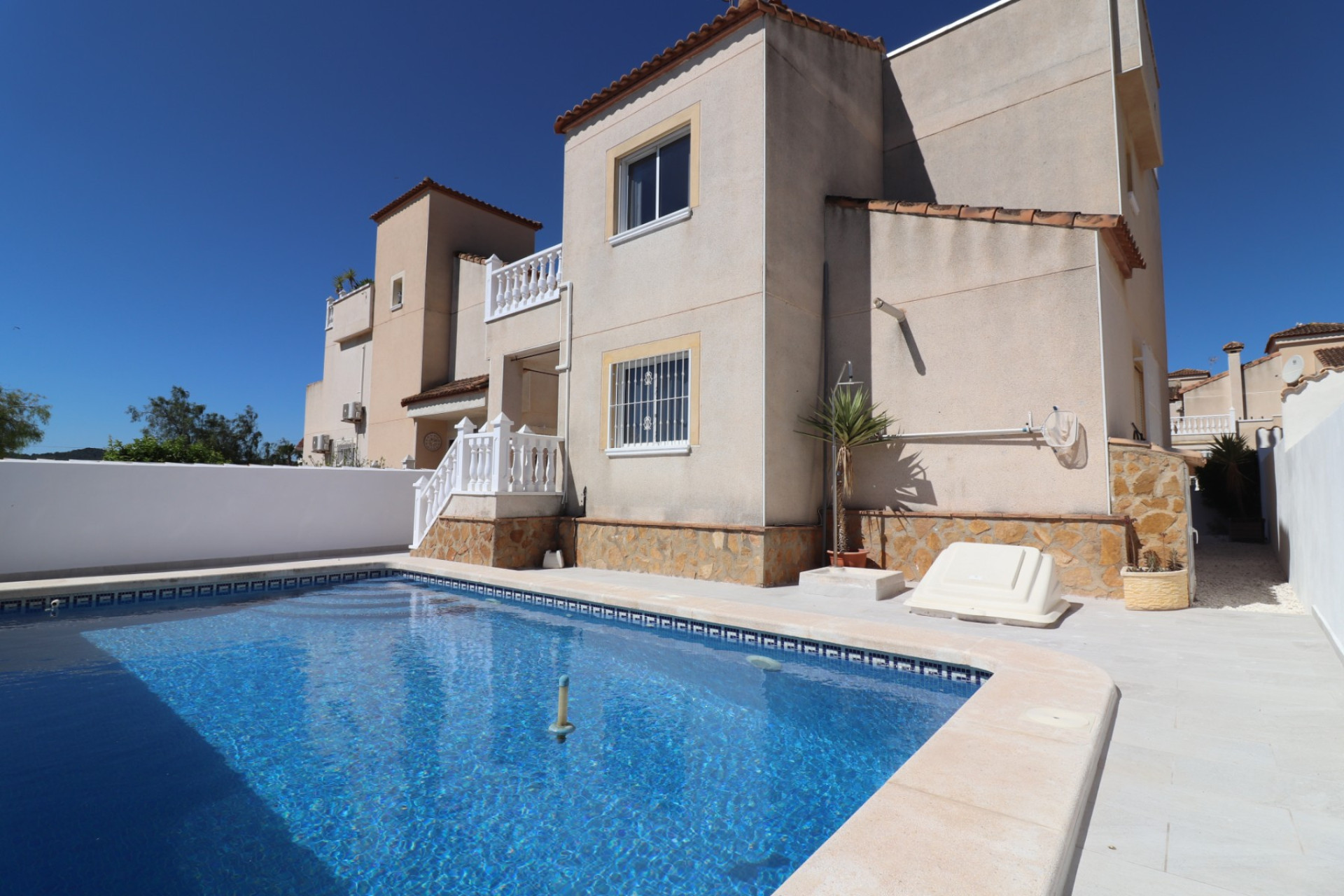 Herverkoop - Detached Villa - San Miguel de Salinas - Lake View Mansions