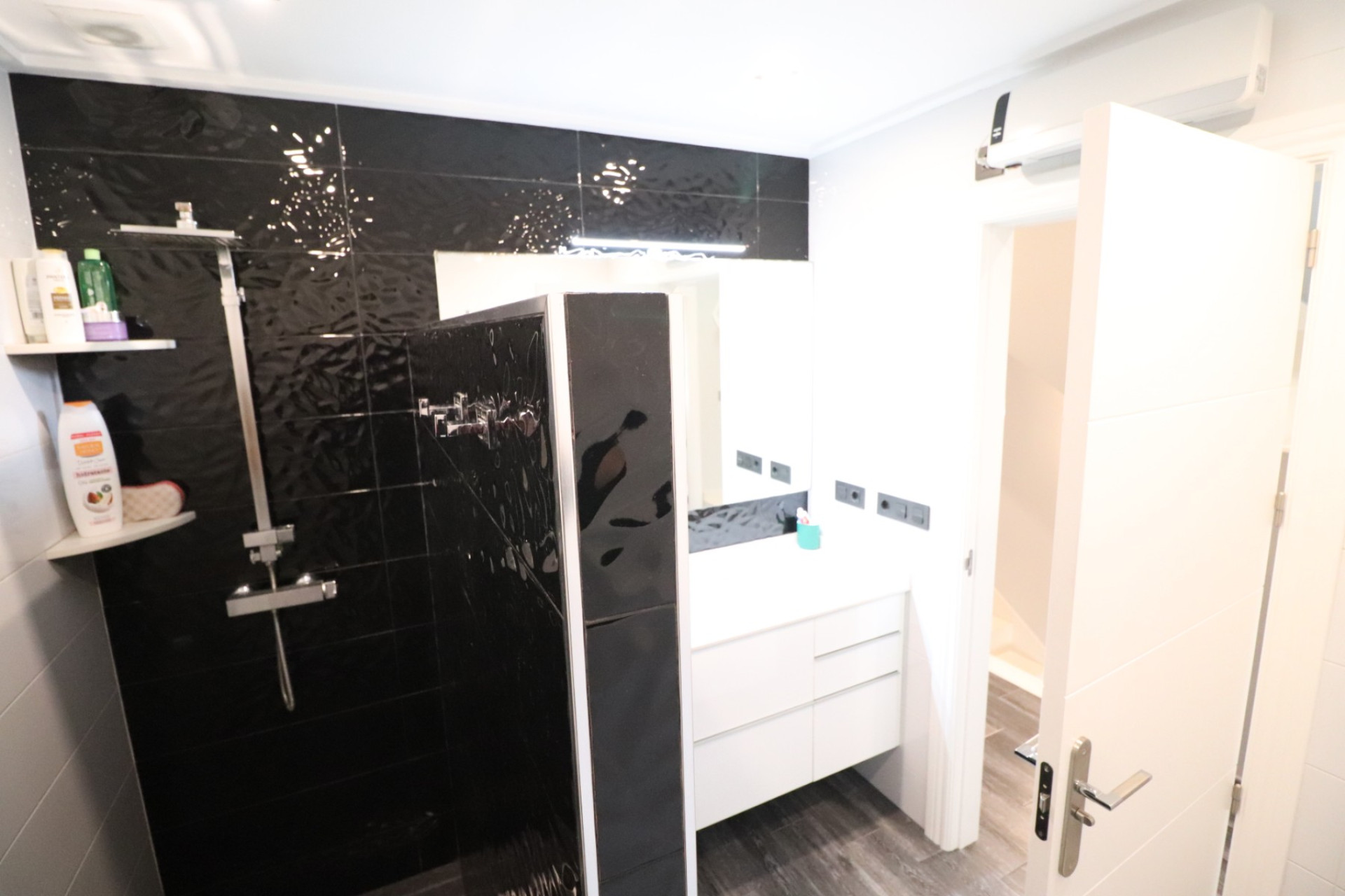 Herverkoop - Herenhuis - Redovan - Redovan - Town