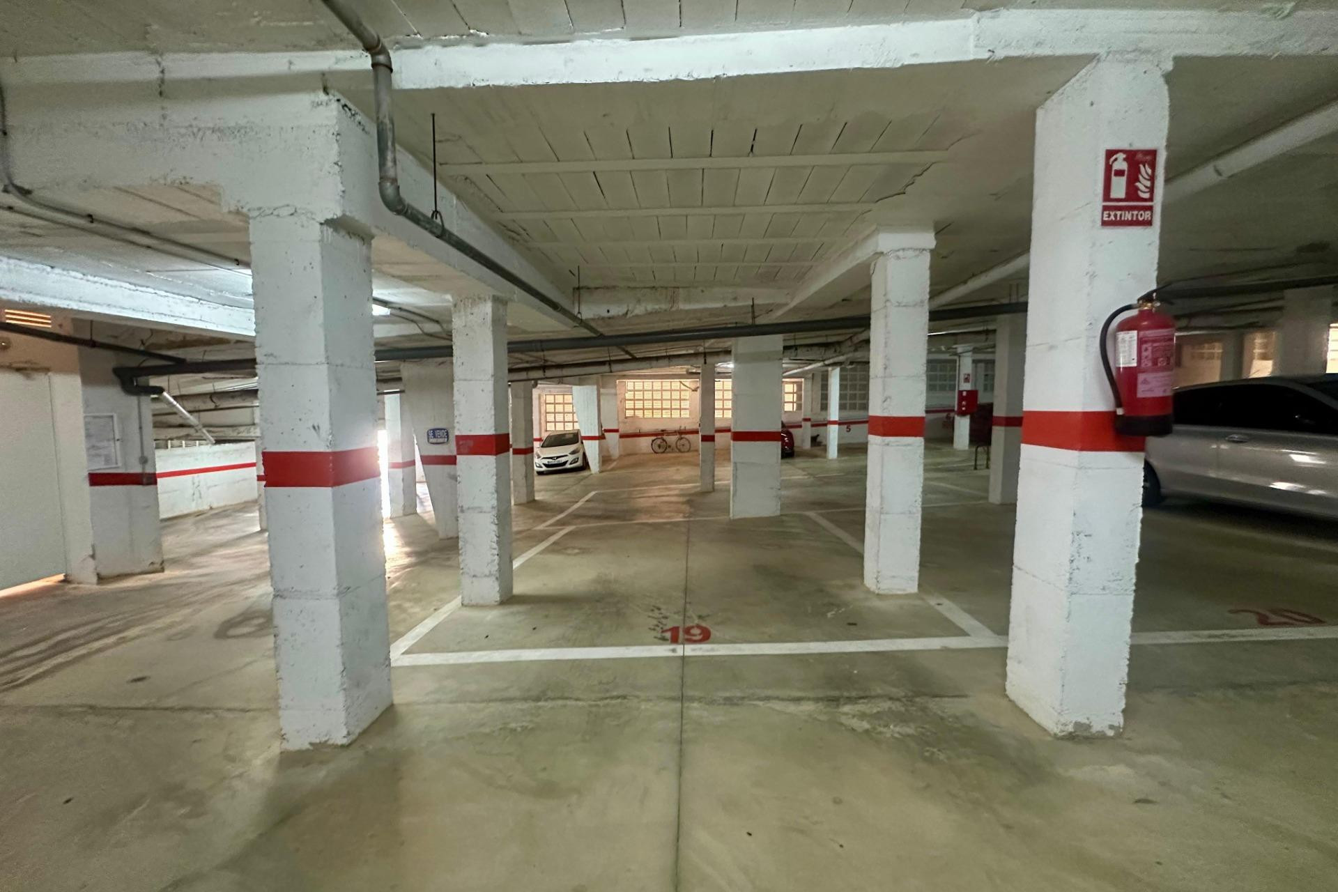 Herverkoop - Parking - Torrevieja - Cabo cervera