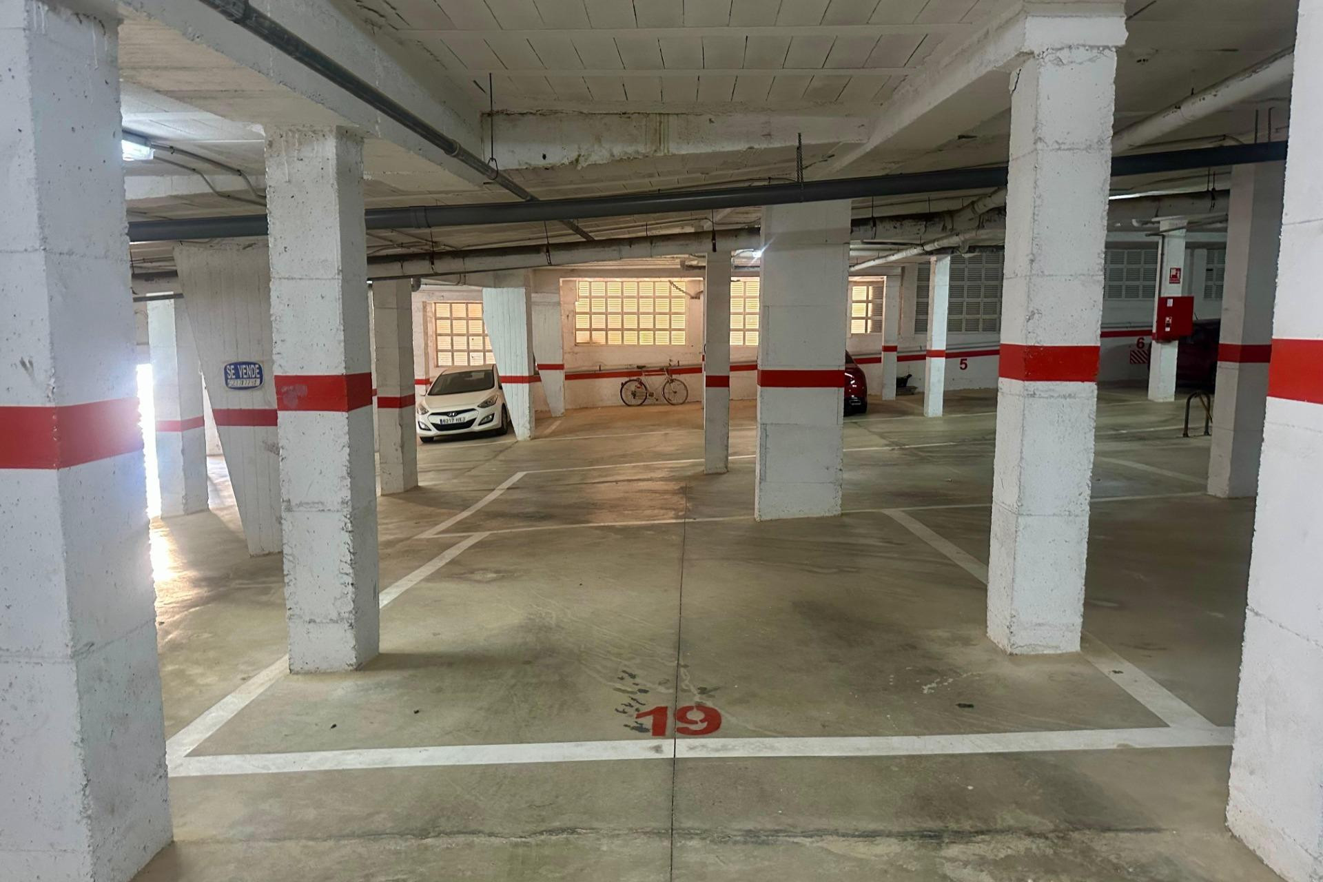Herverkoop - Parking - Torrevieja - Cabo cervera