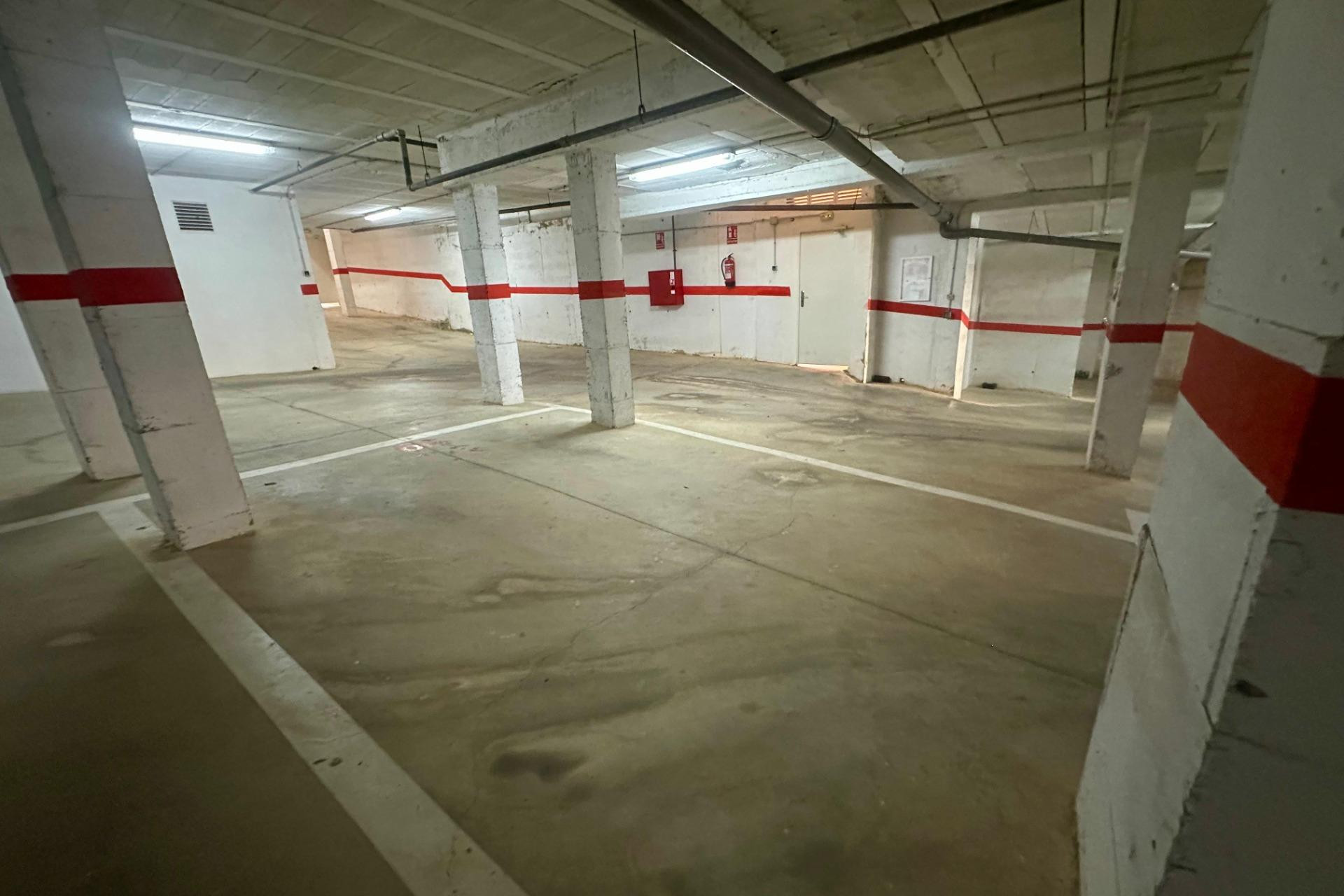 Herverkoop - Parking - Torrevieja - Cabo cervera