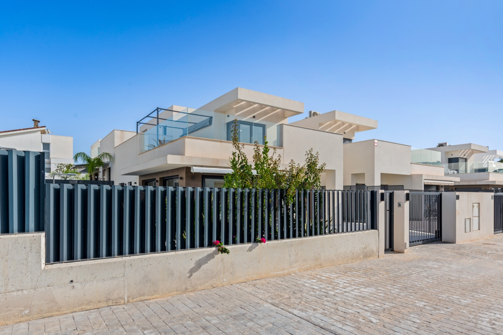 Herverkoop - Semi detached Villa - La Marina - La Marina - Urbanization
