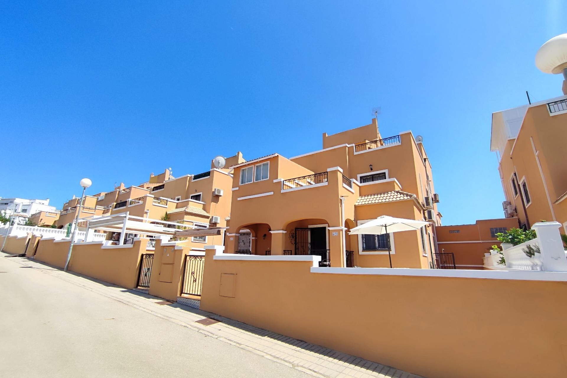 Herverkoop - Terraced house - Orihuela Costa - La Florida