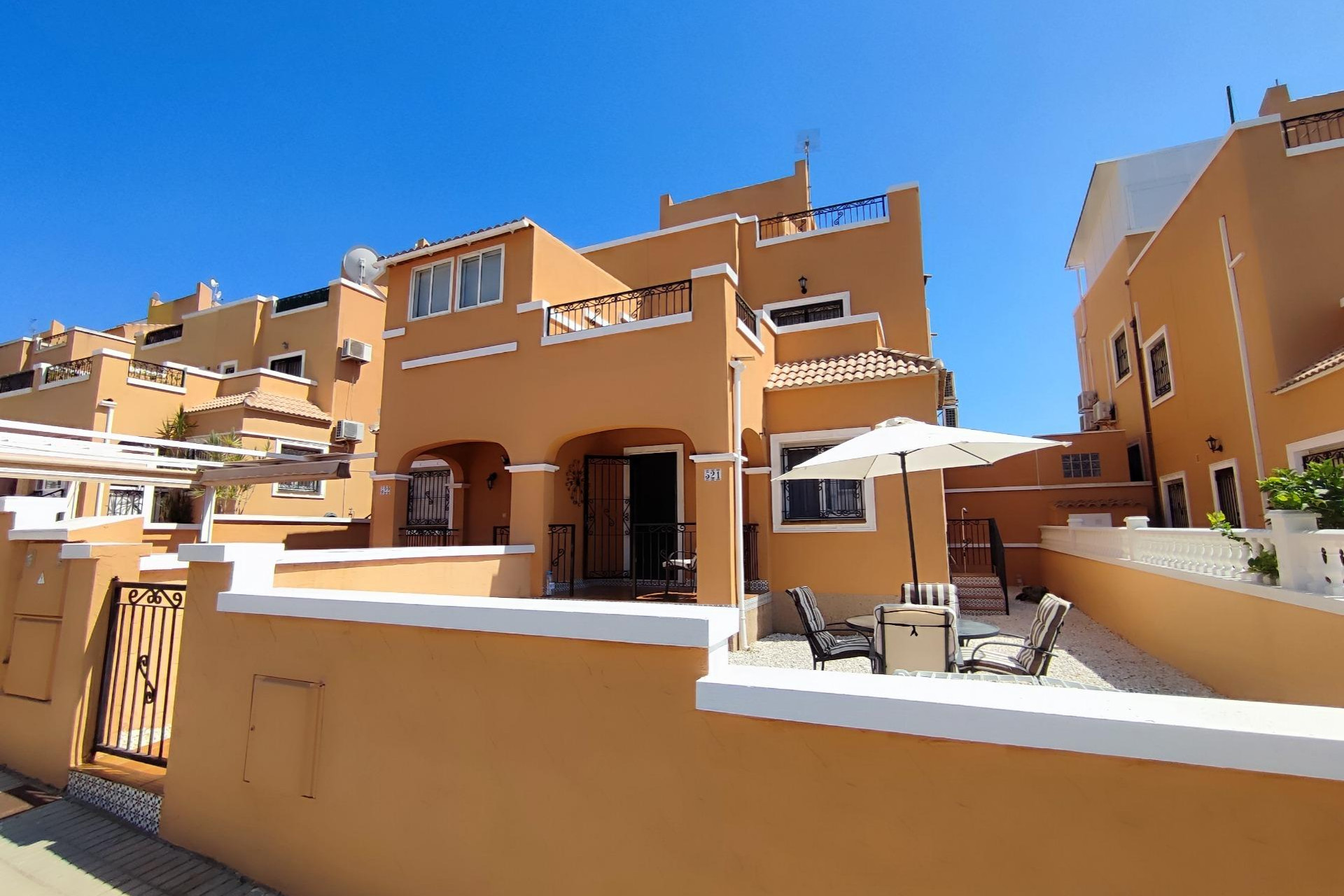 Herverkoop - Terraced house - Orihuela Costa - La Florida