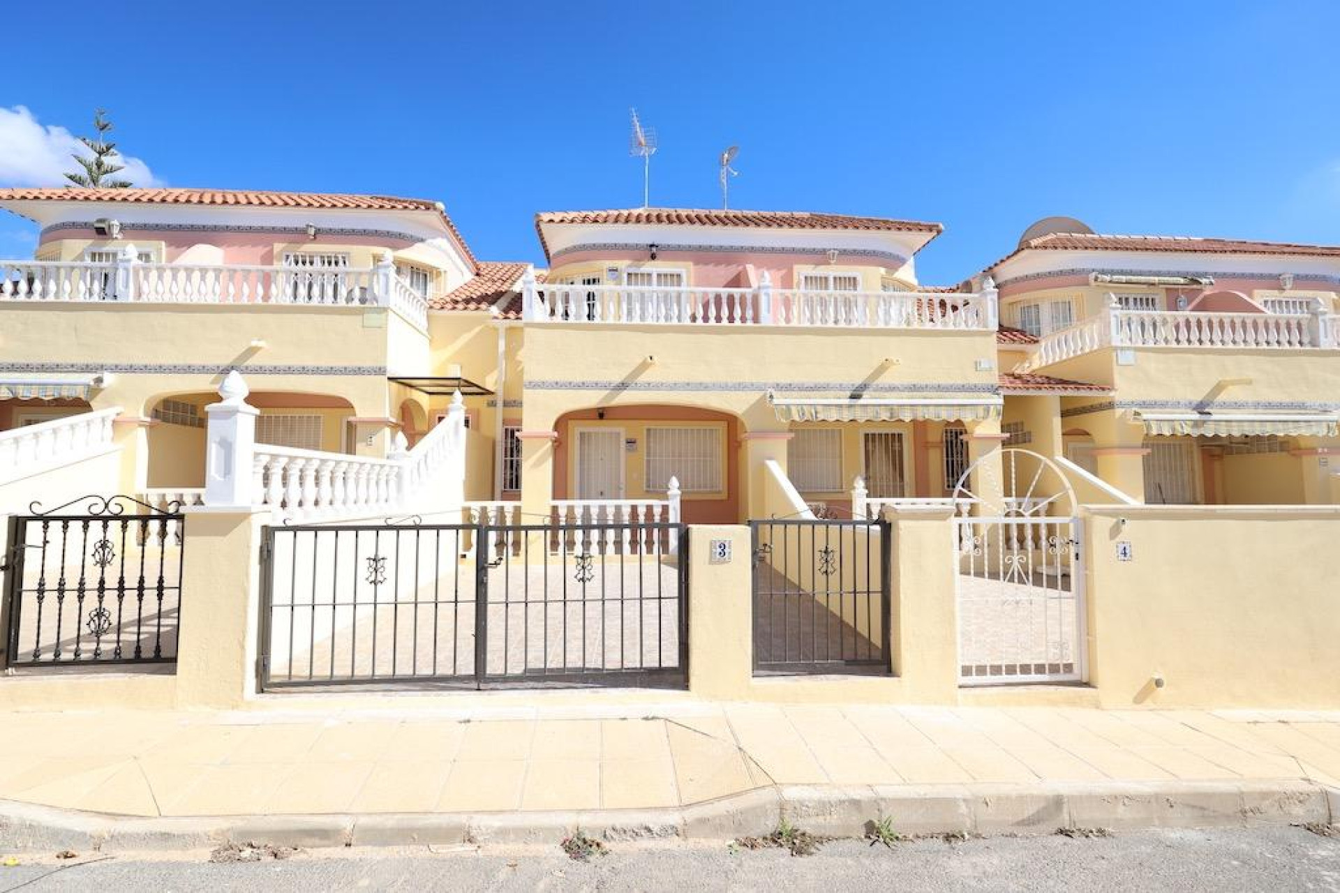 Herverkoop - Terraced house - Orihuela Costa - Las Filipinas